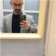 Insegnante di storia impartisce lezioni su tutti gli argomenti di tutti i cicli di studio. Dalla storia antica alla contemporanea